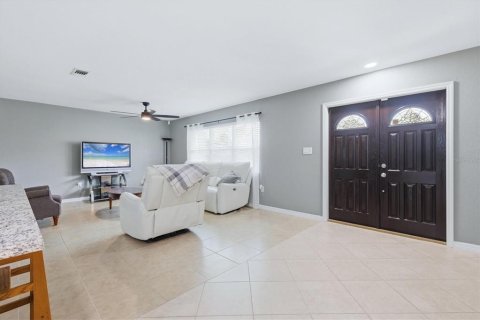 Casa en venta en Port Charlotte, Florida, 2 dormitorios, 146.6 m2 № 2349892 - foto 4