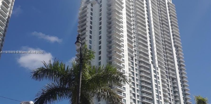 Condominio en Miami, Florida, 2 dormitorios  № 1972440