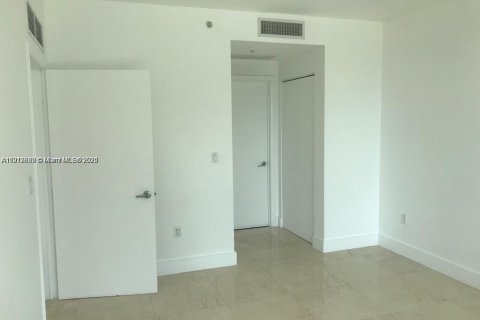 Condominio en alquiler en Miami, Florida, 2 dormitorios, 104.14 m2 № 1972440 - foto 6