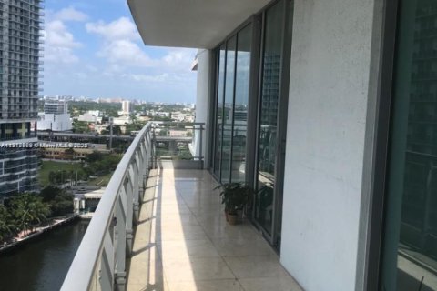 Condominio en alquiler en Miami, Florida, 2 dormitorios, 104.14 m2 № 1972440 - foto 9