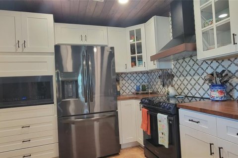 House in Clermont, Florida 3 bedrooms, 146.04 sq.m. № 1841827 - photo 15