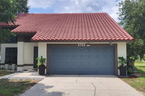 House in Clermont, Florida 3 bedrooms, 146.04 sq.m. № 1841827 - photo 1