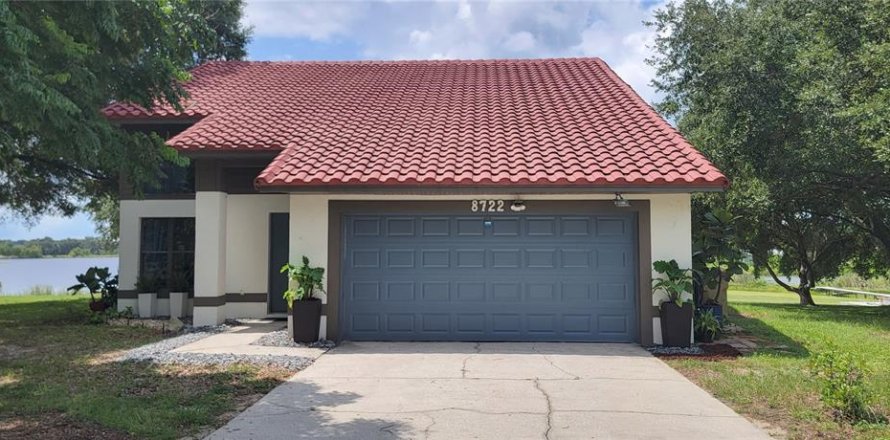 House in Clermont, Florida 3 bedrooms, 146.04 sq.m. № 1841827