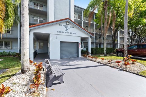 Copropriété à vendre à Pembroke Pines, Floride: 2 chambres, 140 m2 № 2029936 - photo 9