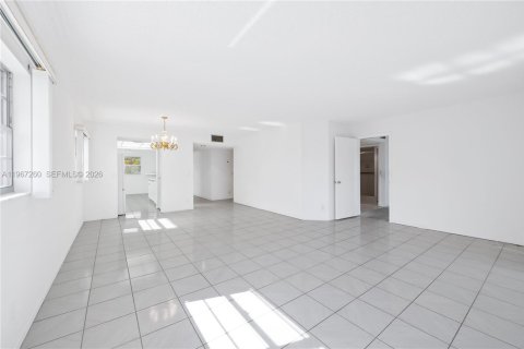Copropriété à vendre à Pembroke Pines, Floride: 2 chambres, 140 m2 № 2029936 - photo 19