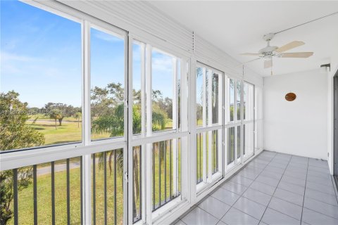 Copropriété à vendre à Pembroke Pines, Floride: 2 chambres, 140 m2 № 2029936 - photo 2