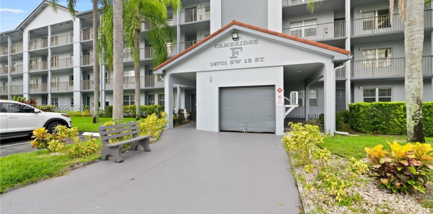 Condo à Pembroke Pines, Floride, 2 chambres  № 2029936