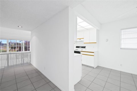 Copropriété à vendre à Pembroke Pines, Floride: 2 chambres, 140 m2 № 2029936 - photo 21