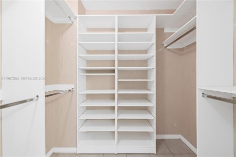 Copropriété à vendre à Pembroke Pines, Floride: 2 chambres, 140 m2 № 2029936 - photo 15