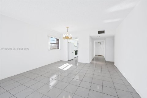 Copropriété à vendre à Pembroke Pines, Floride: 2 chambres, 140 m2 № 2029936 - photo 18