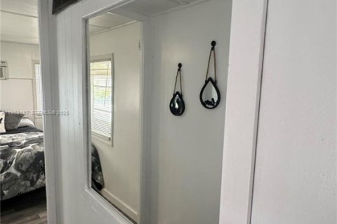 Снять в аренду квартиру в Халландейл-Бич, Флорида 37.16м2, № 2006564 - фото 4