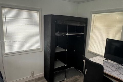 Снять в аренду квартиру в Халландейл-Бич, Флорида 37.16м2, № 2006564 - фото 2