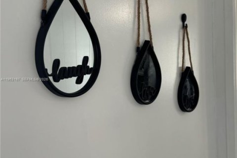 Снять в аренду квартиру в Халландейл-Бич, Флорида 37.16м2, № 2006564 - фото 3