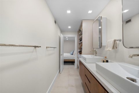 Condo in Key Biscayne, Florida, 2 bedrooms  № 1895707 - photo 13