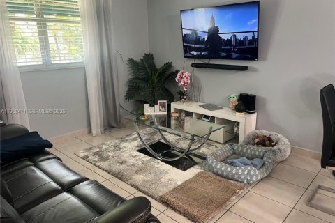 Copropriété à vendre à Hialeah, Floride: 1 chambre, 55.74 m2 № 2006851 - photo 2