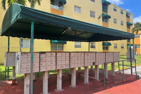 Copropriété à vendre à Hialeah, Floride: 1 chambre, 55.74 m2 № 2006851 - photo 18