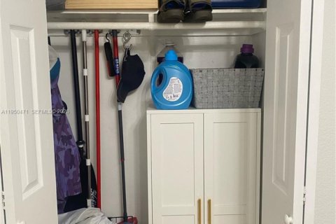 Copropriété à vendre à Hialeah, Floride: 1 chambre, 55.74 m2 № 2006851 - photo 11