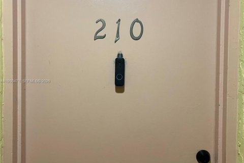 Copropriété à vendre à Hialeah, Floride: 1 chambre, 55.74 m2 № 2006851 - photo 17