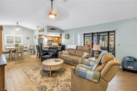 House in Largo, Florida 3 bedrooms, 140.28 sq.m. № 1821072 - photo 14