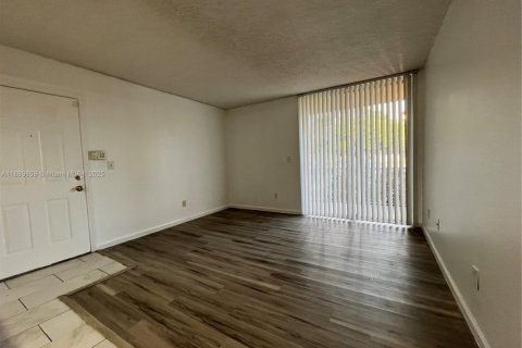 Снять в аренду кондоминиум в Помпано-Бич, Флорида 1 спальня, 58.81м2, № 1946272 - фото 3