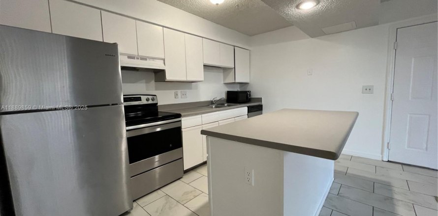 Condominio en Pompano Beach, Florida, 1 dormitorio № 1946272