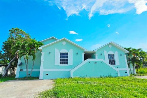 Immobilier commercial à Chokoloskee, Floride 5 chambres, 267.56 m2 № 2351677