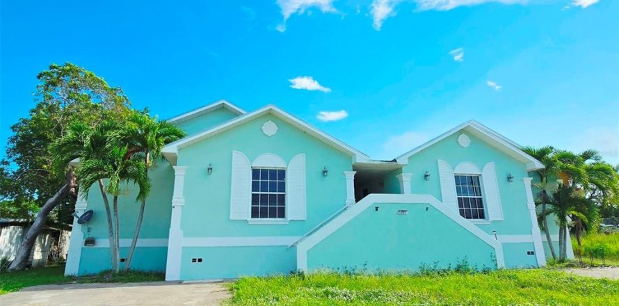 Immobilier commercial à Chokoloskee, Floride 5 chambres, 267.56 m2 № 2351677