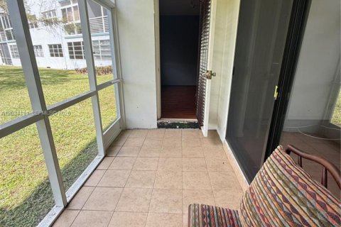 Copropriété à louer à Hollywood, Floride: 1 chambre, 65.31 m2 № 2252961 - photo 8
