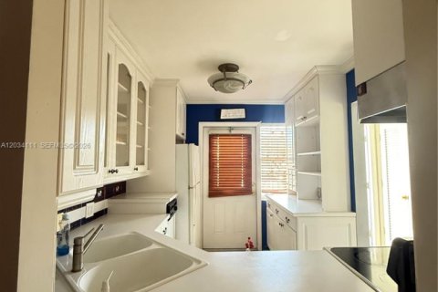 Copropriété à louer à Hollywood, Floride: 1 chambre, 65.31 m2 № 2252961 - photo 4