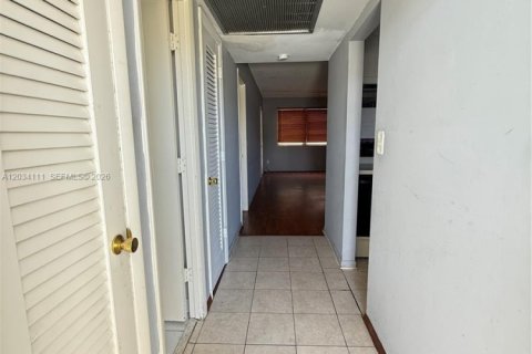 Copropriété à louer à Hollywood, Floride: 1 chambre, 65.31 m2 № 2252961 - photo 2