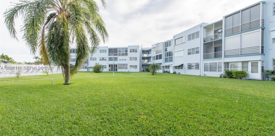 Condo à Hollywood, Floride, 1 chambre  № 2252961