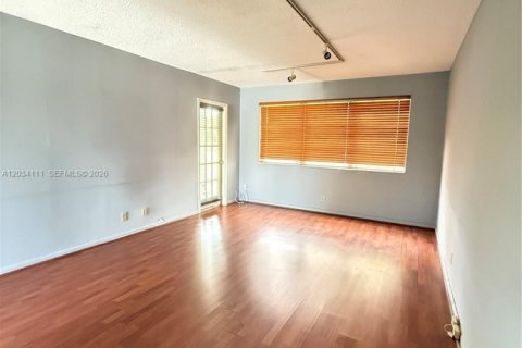 Copropriété à louer à Hollywood, Floride: 1 chambre, 65.31 m2 № 2252961 - photo 6