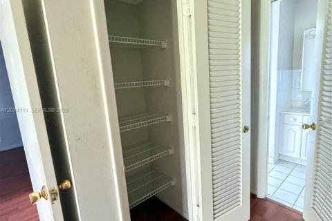 Copropriété à louer à Hollywood, Floride: 1 chambre, 65.31 m2 № 2252961 - photo 14