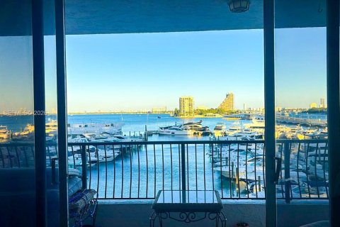 Condominio en alquiler en Miami, Florida, 37.16 m2 № 2031875 - foto 6