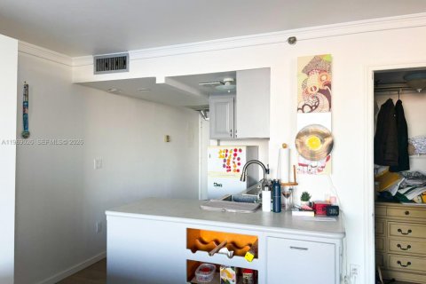 Condominio en alquiler en Miami, Florida, 37.16 m2 № 2031875 - foto 4