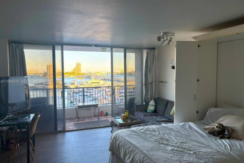 Condominio en alquiler en Miami, Florida, 37.16 m2 № 2031875 - foto 2