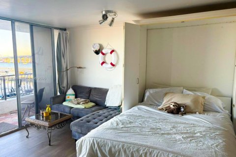 Condominio en alquiler en Miami, Florida, 37.16 m2 № 2031875 - foto 3