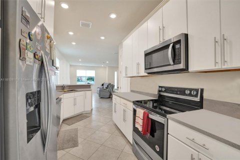 Adosado en venta en Hollywood, Florida, 3 dormitorios, 145.02 m2 № 1774152 - foto 17