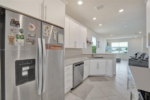 Adosado en venta en Hollywood, Florida, 3 dormitorios, 145.02 m2 № 1774152 - foto 18