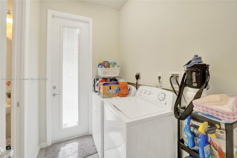 Adosado en venta en Hollywood, Florida, 3 dormitorios, 145.02 m2 № 1774152 - foto 19