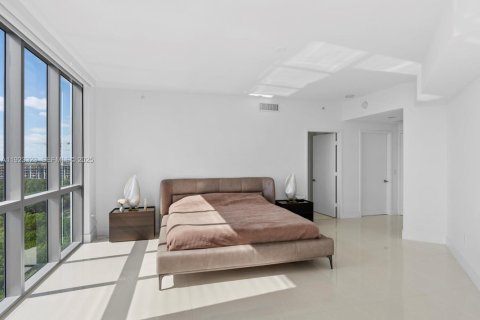 Condominio en venta en North Miami Beach, Florida, 2 dormitorios, 167.32 m2 № 1983638 - foto 12