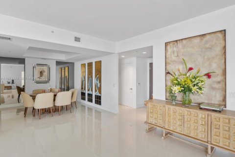 Condominio en venta en North Miami Beach, Florida, 2 dormitorios, 167.32 m2 № 1983638 - foto 5