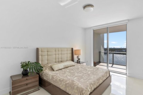 Condominio en venta en North Miami Beach, Florida, 2 dormitorios, 167.32 m2 № 1983638 - foto 17