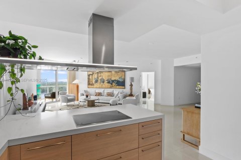 Condominio en venta en North Miami Beach, Florida, 2 dormitorios, 167.32 m2 № 1983638 - foto 10