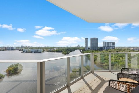 Condominio en venta en North Miami Beach, Florida, 2 dormitorios, 167.32 m2 № 1983638 - foto 24