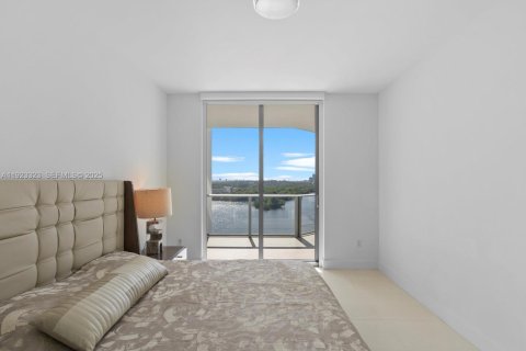 Condominio en venta en North Miami Beach, Florida, 2 dormitorios, 167.32 m2 № 1983638 - foto 19
