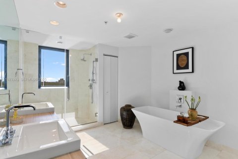 Condominio en venta en North Miami Beach, Florida, 2 dormitorios, 167.32 m2 № 1983638 - foto 14