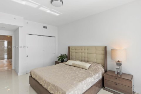 Condominio en venta en North Miami Beach, Florida, 2 dormitorios, 167.32 m2 № 1983638 - foto 18