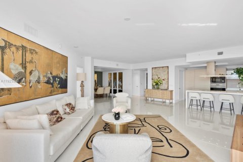 Condominio en venta en North Miami Beach, Florida, 2 dormitorios, 167.32 m2 № 1983638 - foto 2