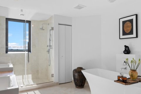 Condominio en venta en North Miami Beach, Florida, 2 dormitorios, 167.32 m2 № 1983638 - foto 15